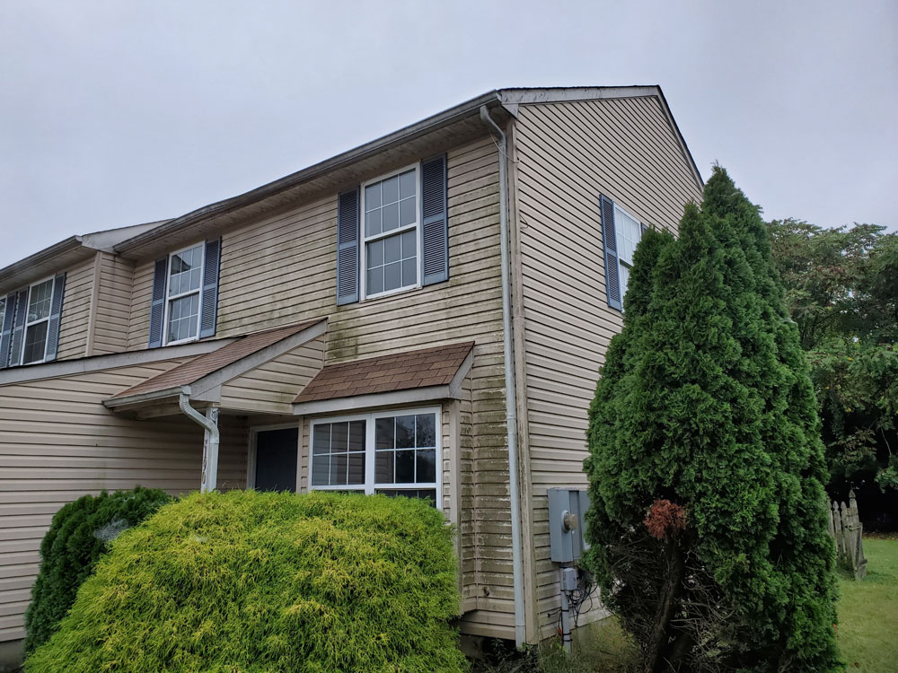 TownhouseBeforePowerwash